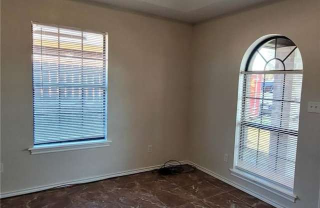 9017 North 37th Lane