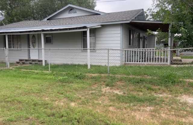 116 Matlock - 116 Matlock, Poth, TX 78147