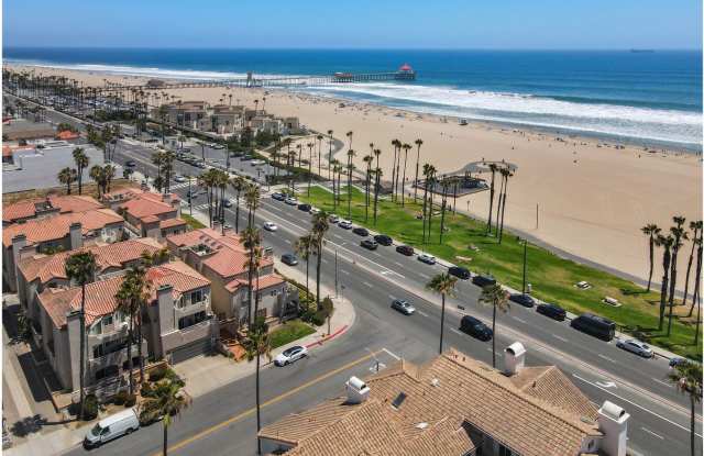 Oceanfront Penthouse in Huntington Beach!!