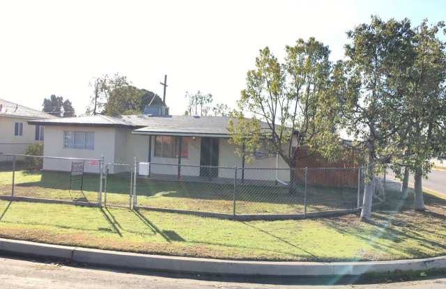 Cozy three bedroom home in NW! CORNER LOT!
