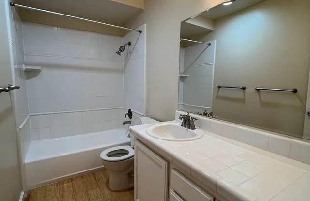 1750 Halford Ave Apt 114