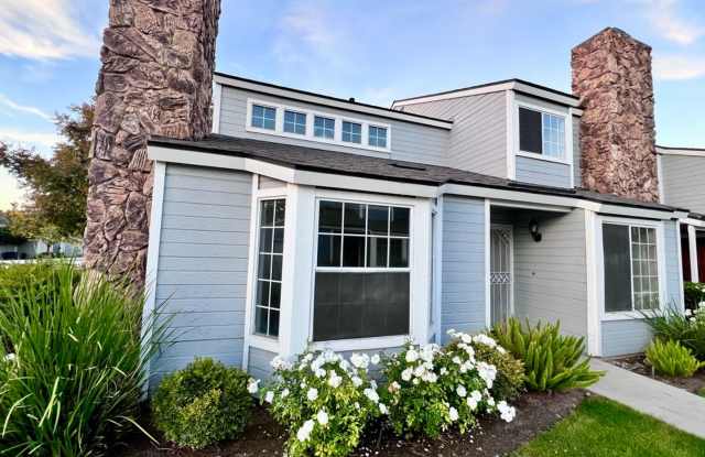 $2,100 Villa  Barstow, 3 Bedroom Condo - Plymouth Rock Way, Clovis