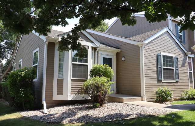 Cozy & Spacious 3-Bedroom Townhome In Fort Collins