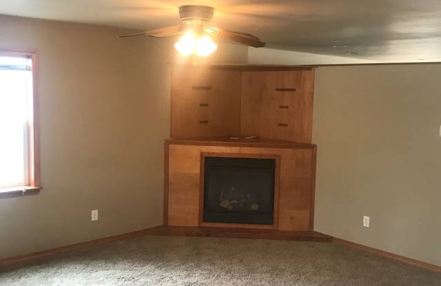 Spacious 4 Bedroom 2.5 Bath Home in River Rock