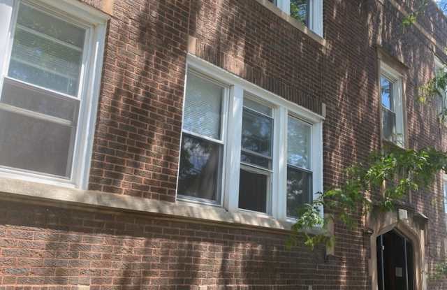 2416 W 70th Street