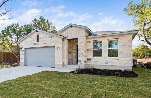 Available Now! Gorgeous Newer Home with Country Feel in Lago Vista - Luxe life by the Lake