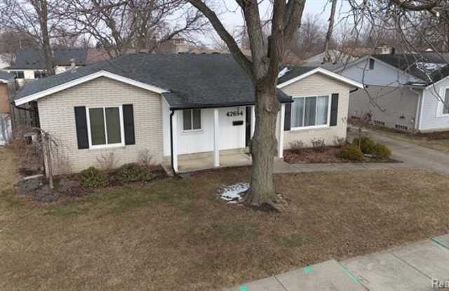 42694 SOMERSET Drive