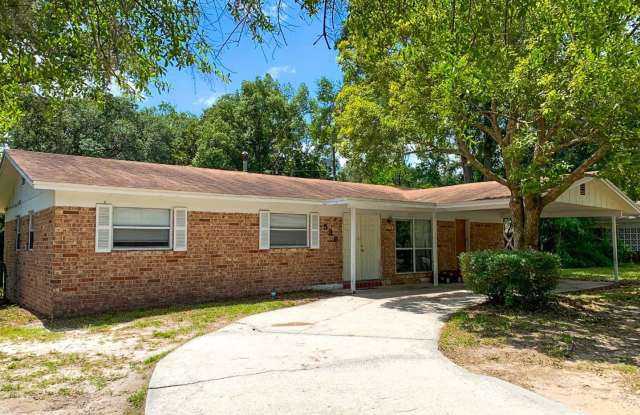 3/2 House Near UF - Available mid-July 2024! *Approved Application* - 536 Northwest 34th Street, Gainesville, FL 32607