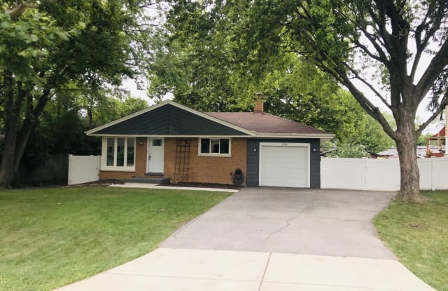 7702 Linden Avenue - 7702 Linden Avenue, Darien, IL 60561