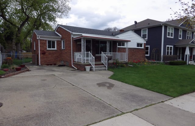 3216 Maplewood Ave - 3216 Maplewood Avenue, Royal Oak, MI 48073