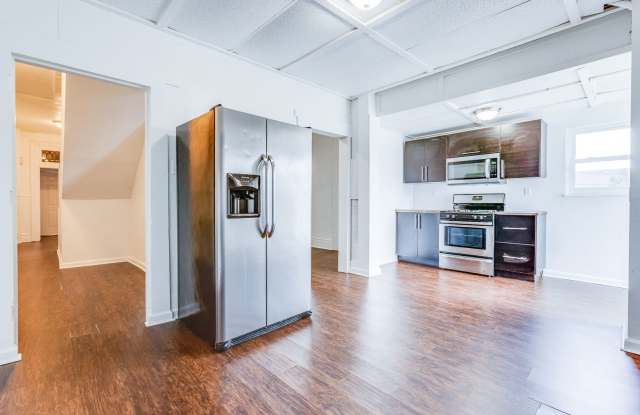 Photo of AVAILABLE July - Huge UPDATED 5 Bedroom, 2 Bath Home in South Side Slopes w/ Garage Attached!