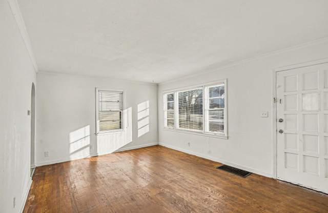 Beautiful 2 Bedroom 1 Bathroom house in Kansas City!