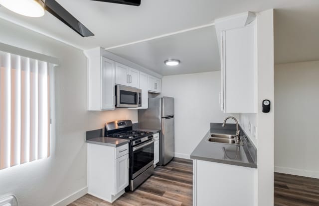 Hollywood Apartments