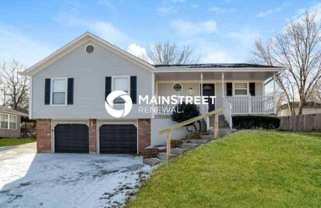 Photo of 708 Southeast Shamrock Lane