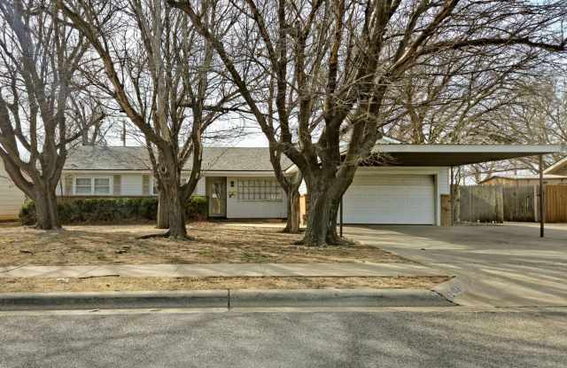 4 Bedroom Home Near LCU with HUGE Bonus Room