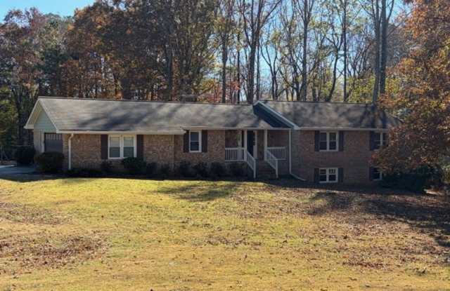 Photo of 185 Redwood Circle, Fayetteville, GA 30214 – 3 BD - 2 BTH. Available NOW!