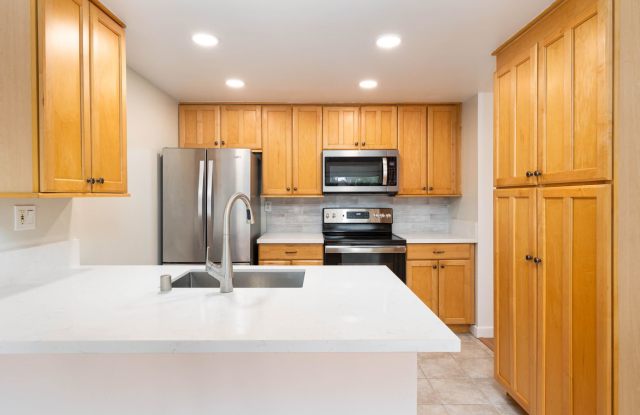 Mission Valley 2Bed/ 1Bath Condo with A/C, Some Utilities Included, Pets Allowed, All the Amenities, and Ample Parking- Available Now!!! - 10767 San Diego Mission Road, San Diego, CA 92108