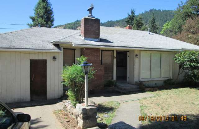 1041 Leon Court - 1041 NE Leon Ave, Myrtle Creek, OR 97457