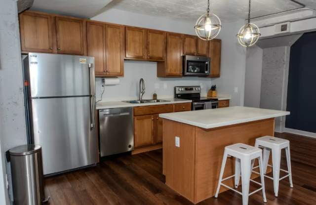 Photo of 401 W Shoreline Dr