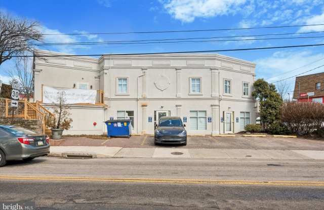 Photo of 398 W LANCASTER Avenue