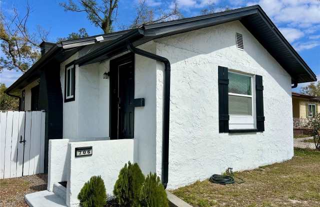 706 E FLORA STREET