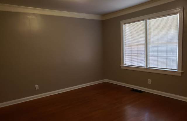MOVE IN TODAY! Cute 3 bedroom 2 bath located in Sylvan Hills, Atlanta