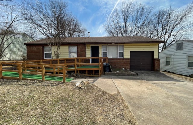 1916 W 47th Place - 1916 West 47th Place, Tulsa, OK 74107