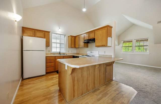 Peaceful 2-bedroom 1-bath Cottage with Deck, Privacy, and Scenic Views! $200 Utility fee pays for electric and water/sewer