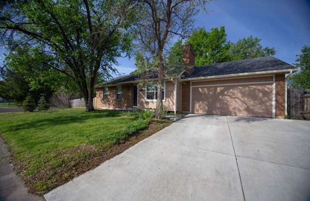Great 4 bedroom Ranch style home!