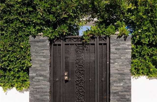 14356 Greenleaf Street