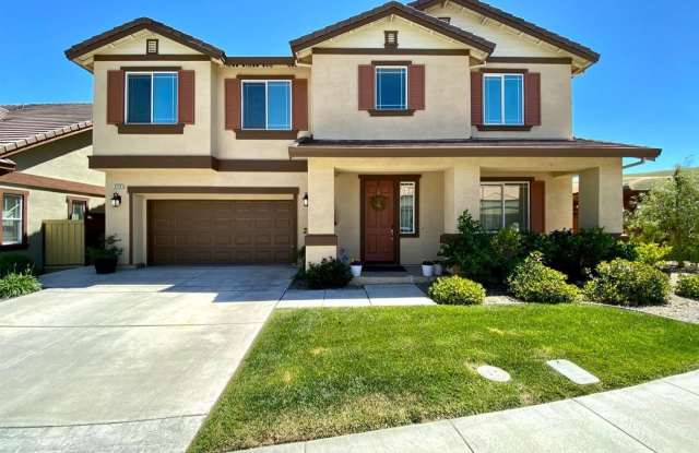 Living in Luxury in a Peaceful Setting