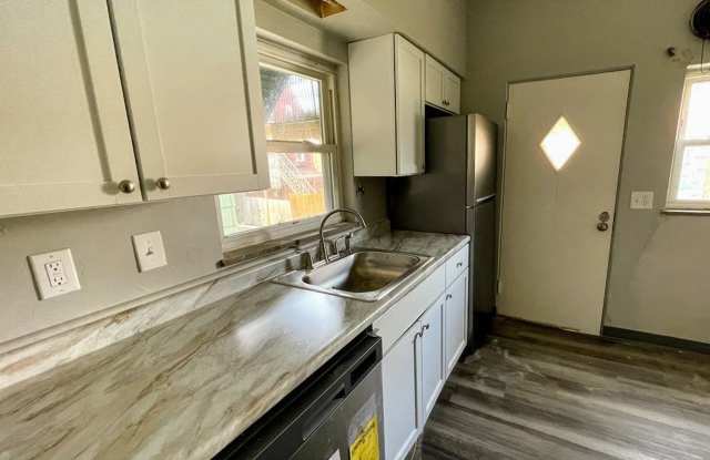 2/3 bed 1 bath - South Oakland, newly updated, central air, washer/dryer
