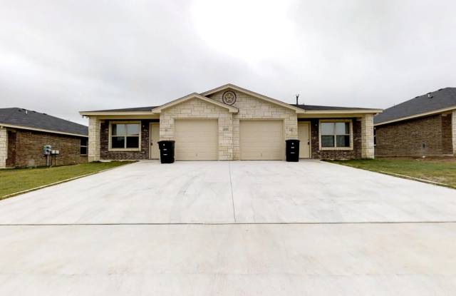 ALL TILE LUXURY DUPLEX IN KILLEEN CLOSE TO FORT CAVAZOS ONLY $1395!!!! - 4208 Ivory Lane, Killeen, TX 76549