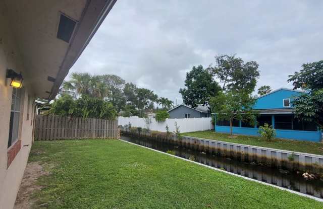 2 BEDROOMS 1 BATHROOM IN AREA OF RIVERLAND