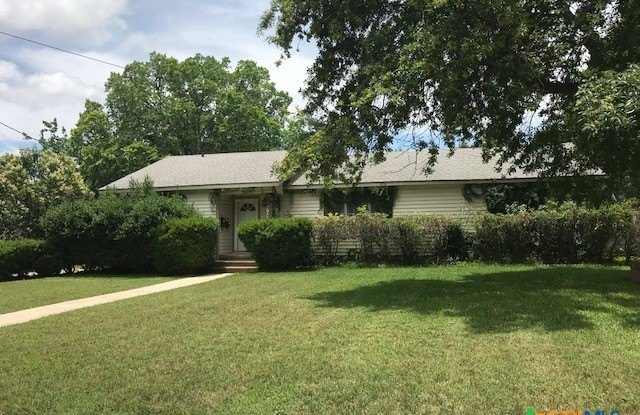 726 W San Antonio Street