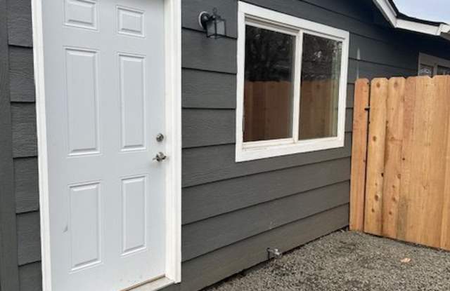 Photo of 1735 Crater Lake Avenue