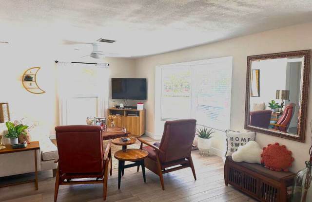 2563 South Peninsula Drive