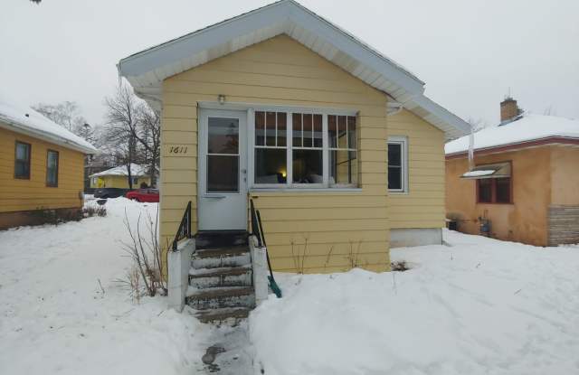 AVAILABLE AUGUST 1st - 2 BED 1 BATH NEAR CAMPUS