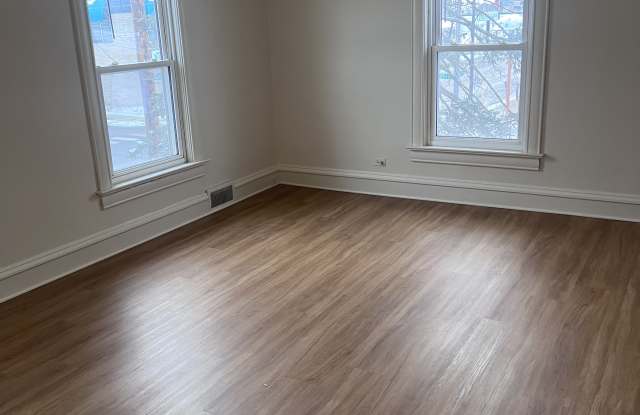 903 1/2 Main Street East