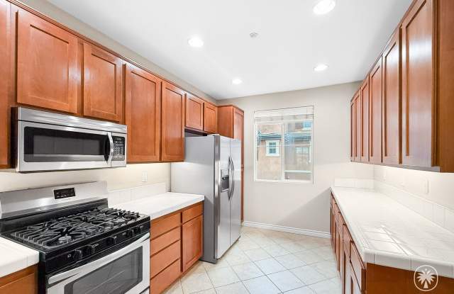 Photo of Beautiful 4B/4BA Home w/ Canyon Views  Great Layout!