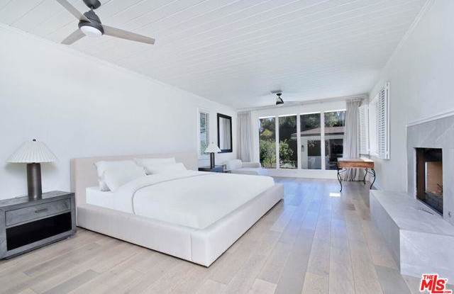 4678 White Oak Avenue