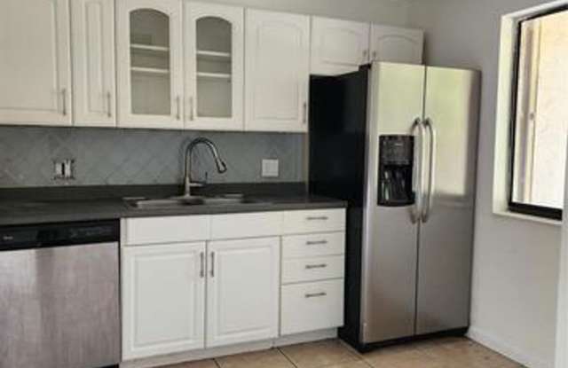 390 Racquet Club Road 204, Weston, FL 33326
