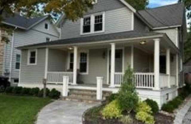 12 N Island Ave