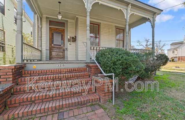 Photo of 320 Telfair Street