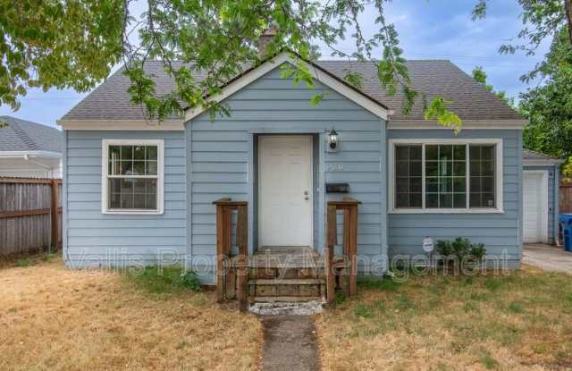 Photo of 920 13th Street NE