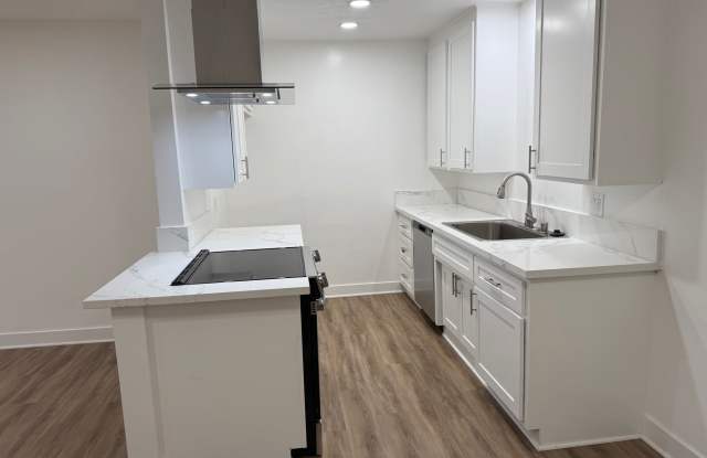 2525 East Carson Street