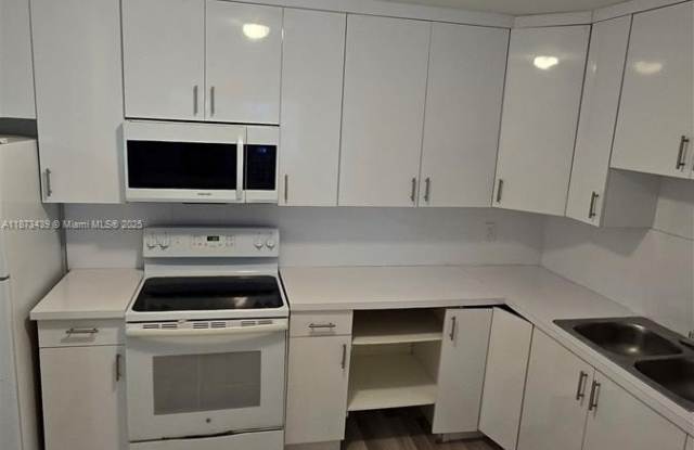 14820 Naranja Lakes Blvd