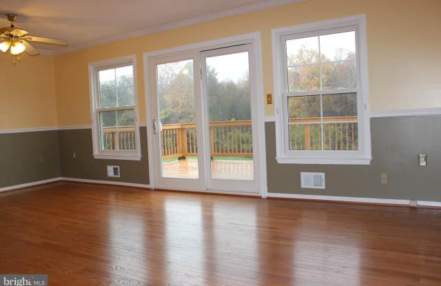 9223 SAND CREEK COURT