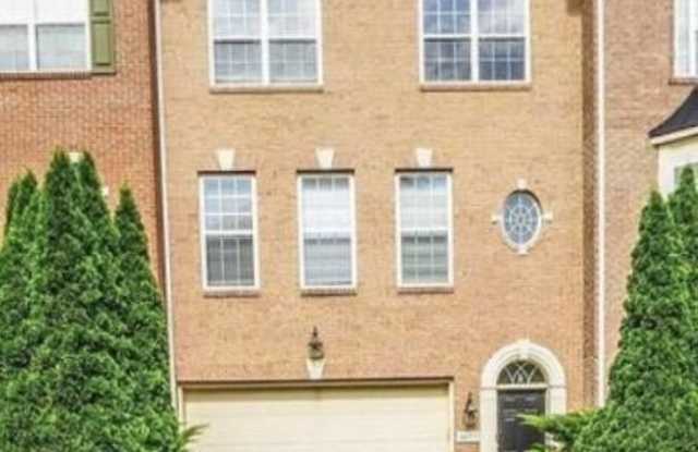 4459 MONMOUTH Street