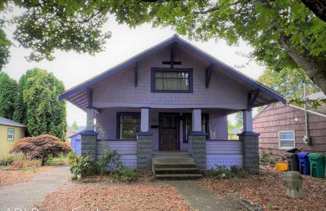 3733 SE 28th Pl. - 3733 Southeast 28th Place, Portland, OR 97202